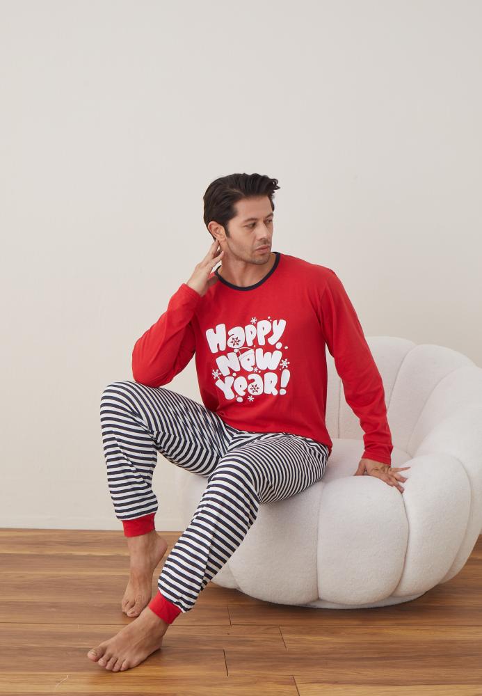 Pijama barbati Craciun "HAPPY NEW YEAR" , maneca lunga ,pantaloni lungi,Culoare Rosu ,Engros